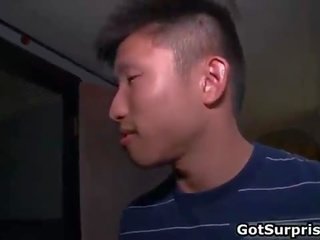 Aroused азіатська fellow джессі отримує жорсткий стрижень