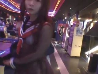 Mikan impresionante asiática joven mujer disfruta