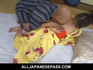 Палкий ripened японська пантера в a kimono їде a жорсткий джонсон